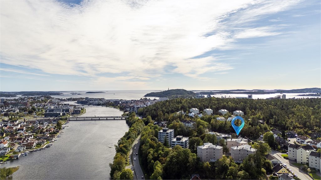 Boligen har en attraktiv og sentrumsnær beliggenhet, med gangavstand til både Lund, bykjernen og flotte grøntområder.