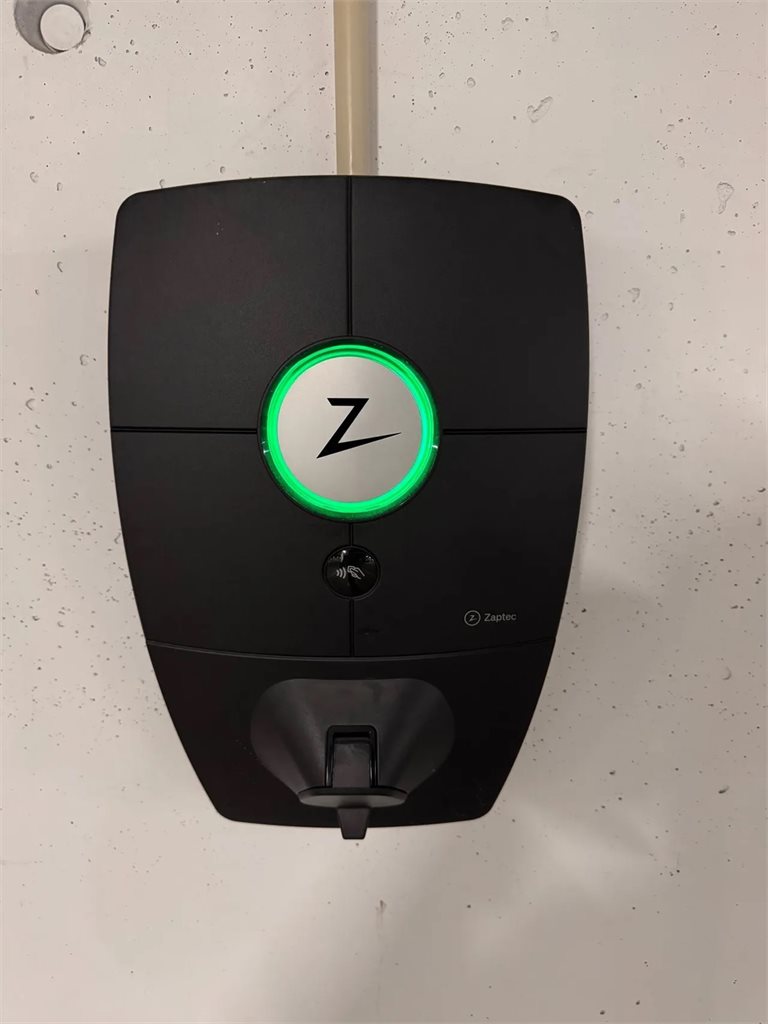 Elbillader medfølger 