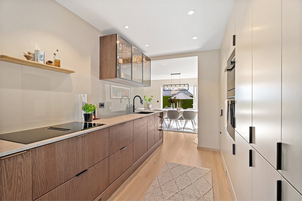 Blant annet med et lekker kjøkken fra Huseby!