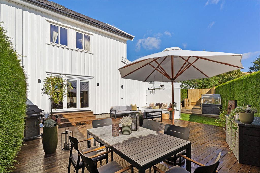 Lun og skjermet bakhage