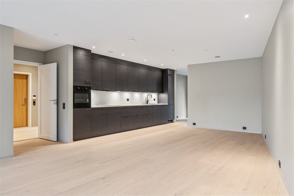 Kjøkken og stue, digitalt møblert for illustrasjon.